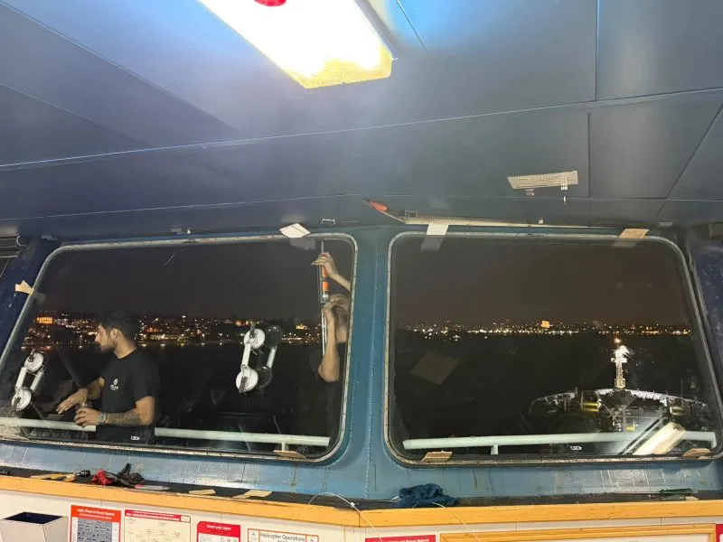 Köprü üstü pencere camlarının değişimi