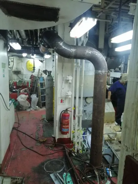 Makine dairesinde boru hattı yenileme